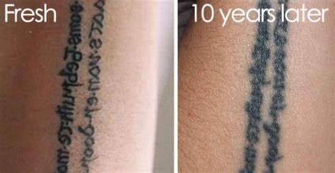 Exemple de tatouage trop petit et trop détaillés qui va mal vieillir.